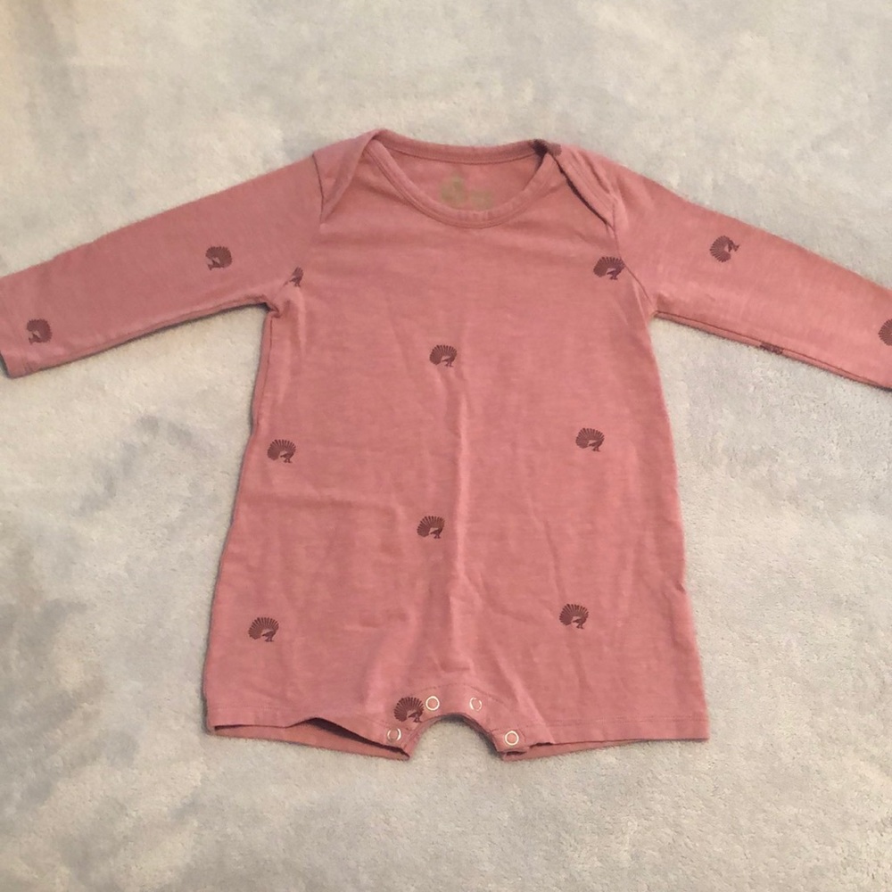 Kate Quinn little liam long sleeve body suit in mauve with peacocks